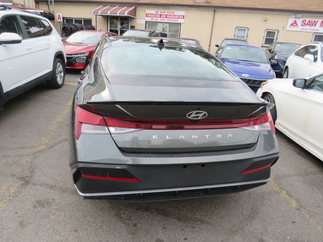 2025 Hyundai Elantra SEL Sport IVT - 23090617 - 4
