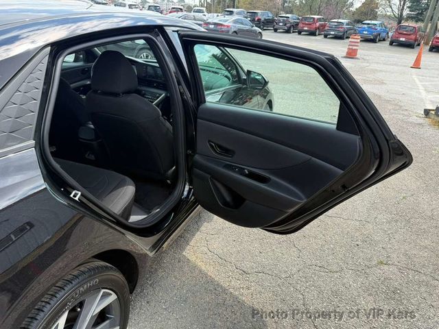 2025 Hyundai Elantra SEL Sport IVT - 23004097 - 10