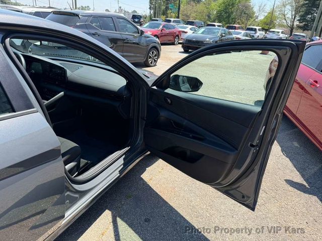 2025 Hyundai Elantra SEL Sport IVT - 23010785 - 11