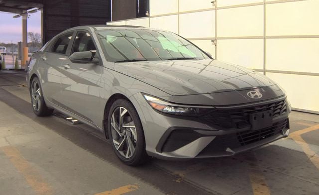 2025 Hyundai Elantra SEL Sport IVT - 22955483 - 1