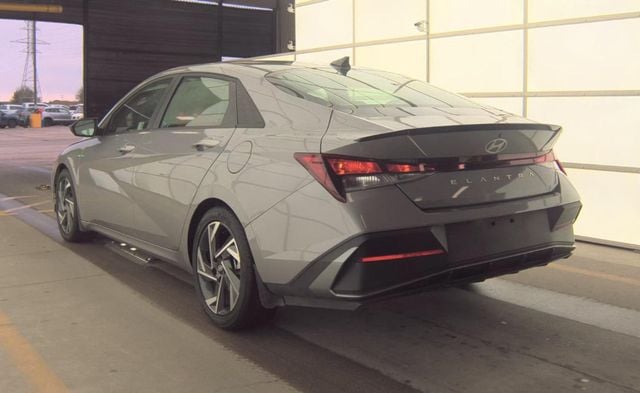 2025 Hyundai Elantra SEL Sport IVT - 22955483 - 3