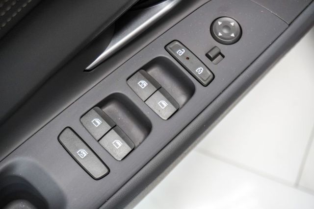2025 Hyundai Elantra SEL Sport IVT - 23054874 - 18