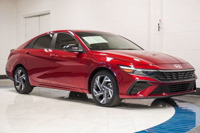 2025 Hyundai Elantra SEL Sport IVT - 23054874 - 4