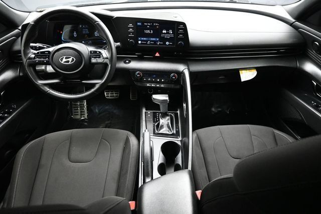2025 Hyundai Elantra SEL Sport IVT - 23062769 - 9
