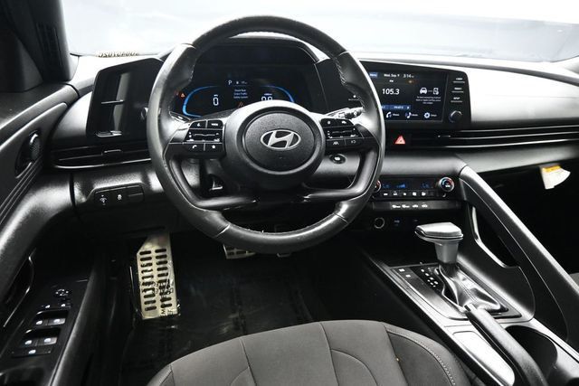 2025 Hyundai Elantra SEL Sport IVT - 23062769 - 10