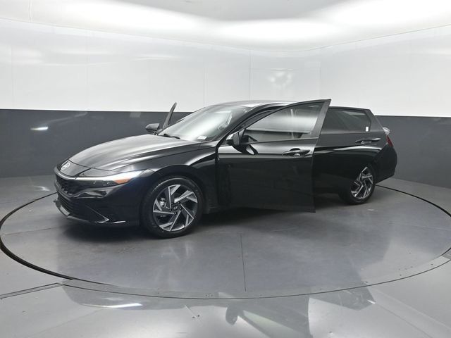 2025 Hyundai Elantra SEL Sport IVT - 23062769 - 29