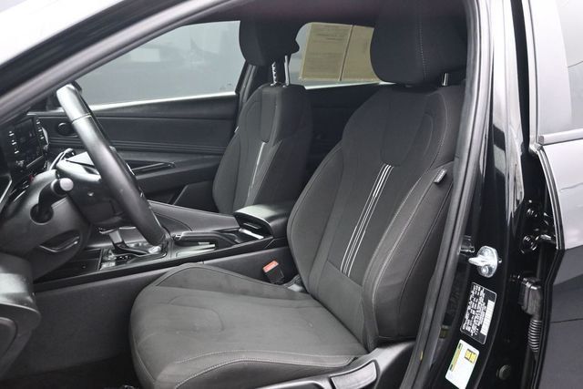 2025 Hyundai Elantra SEL Sport IVT - 23062769 - 4