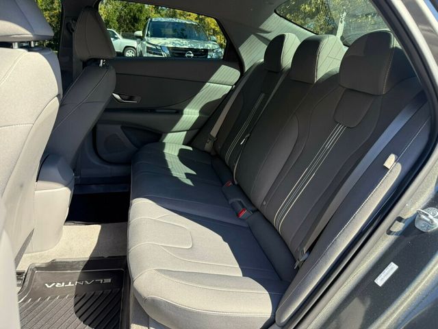 2025 Hyundai Elantra SEL Sport IVT - 22927994 - 6