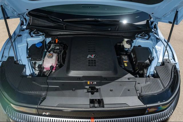 2025 Hyundai IONIQ 5 N AWD - 22938502 - 34