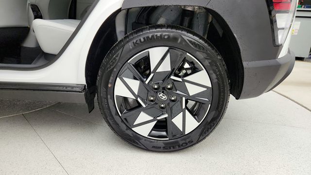 2025 Hyundai Kona SEL - 22949230 - 8