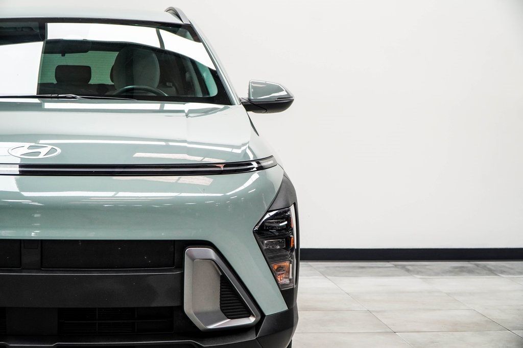 2025 Hyundai Kona SEL photo 2