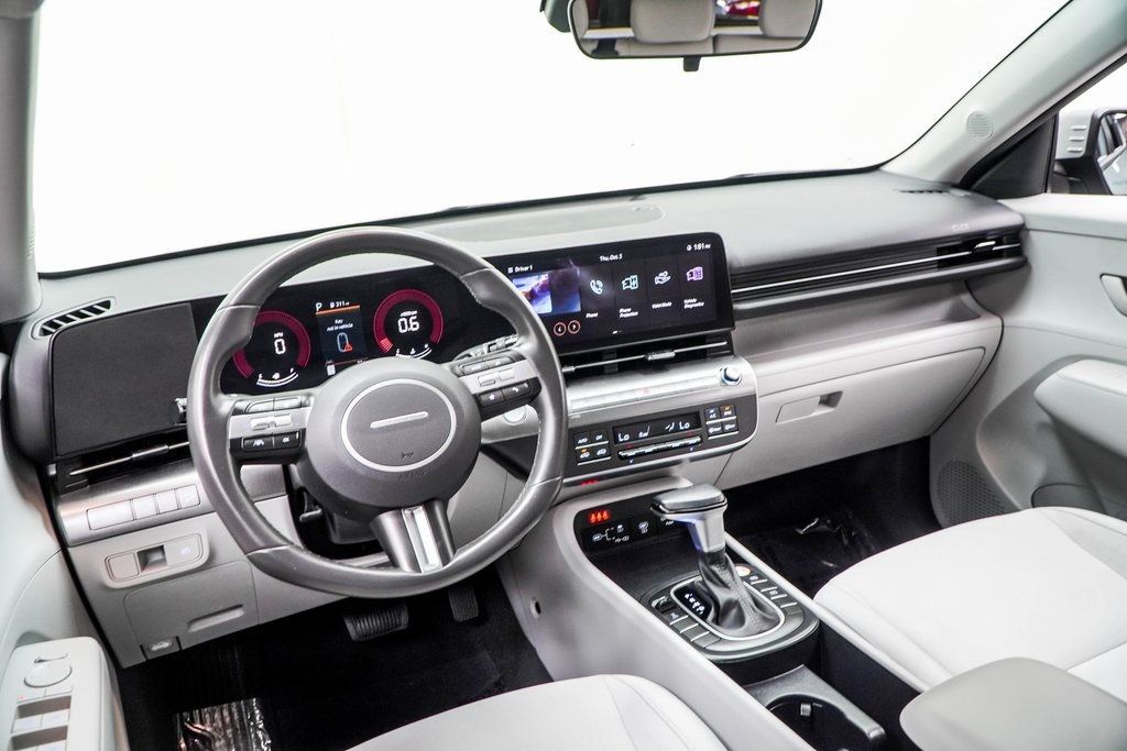2025 Hyundai Kona SEL photo 3