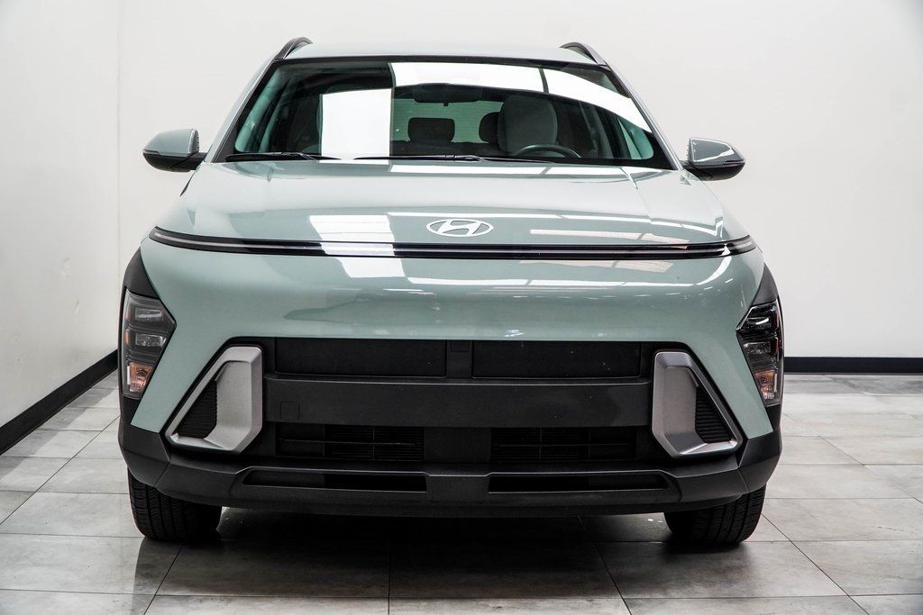 2025 Hyundai Kona SEL photo 2