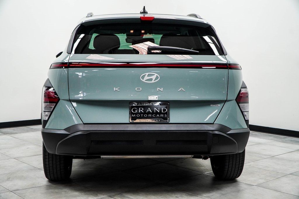 2025 Hyundai Kona SEL photo 4