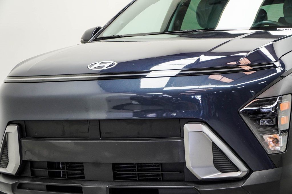 2025 Hyundai Kona SEL photo 2