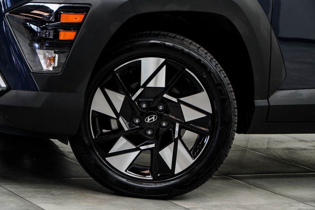 2025 Hyundai Kona SEL photo 3