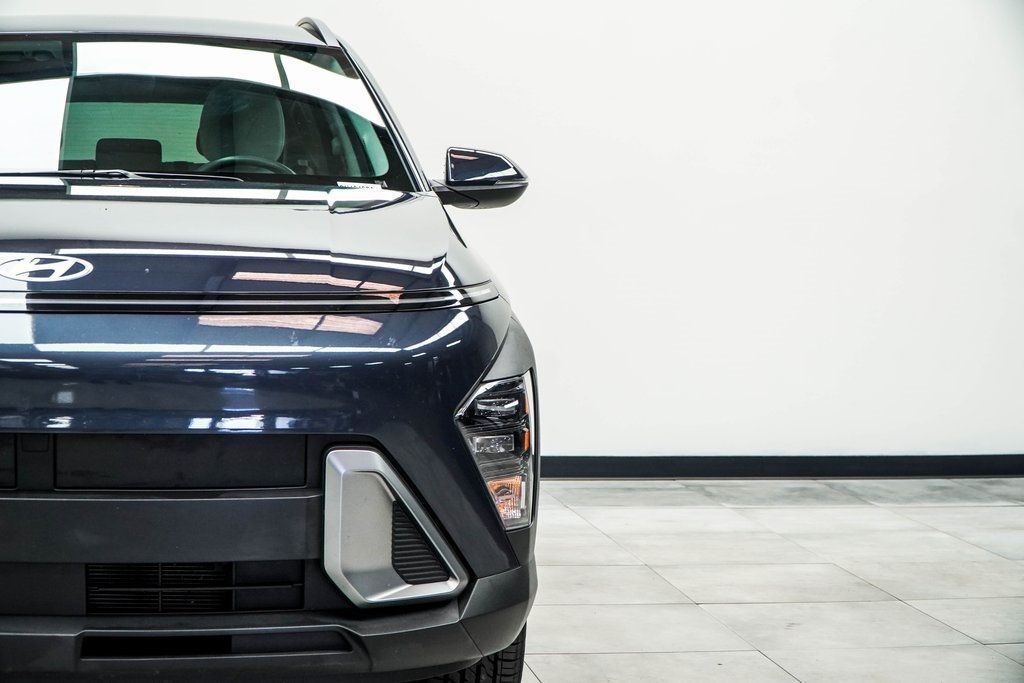 2025 Hyundai Kona SEL photo 4