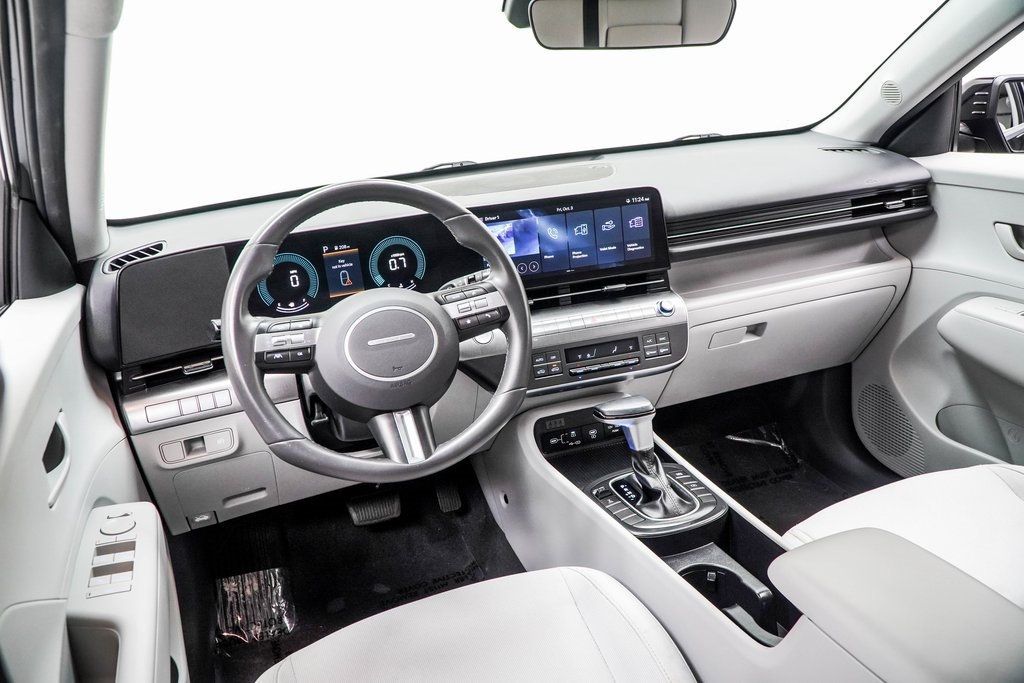 2025 Hyundai Kona SEL photo 3