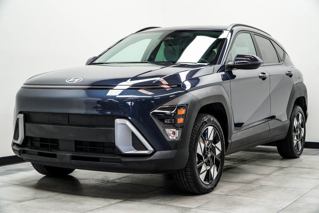 2025 Hyundai Kona SEL photo 4