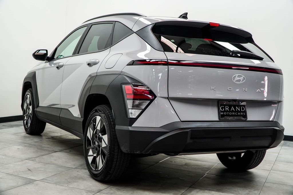 2025 Hyundai Kona SEL photo 9