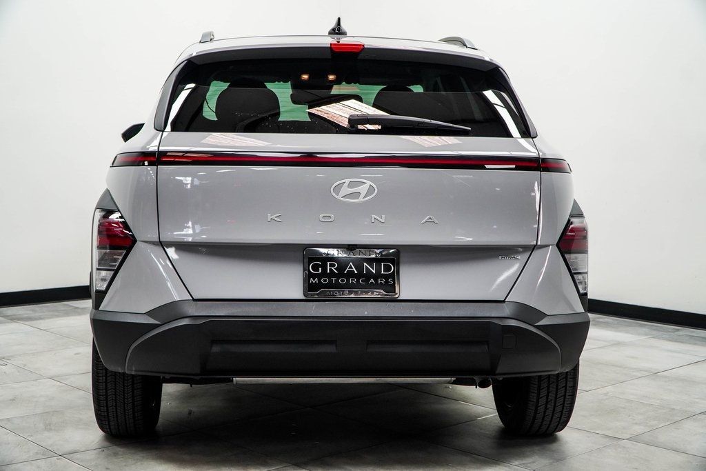 2025 Hyundai Kona SEL photo 10