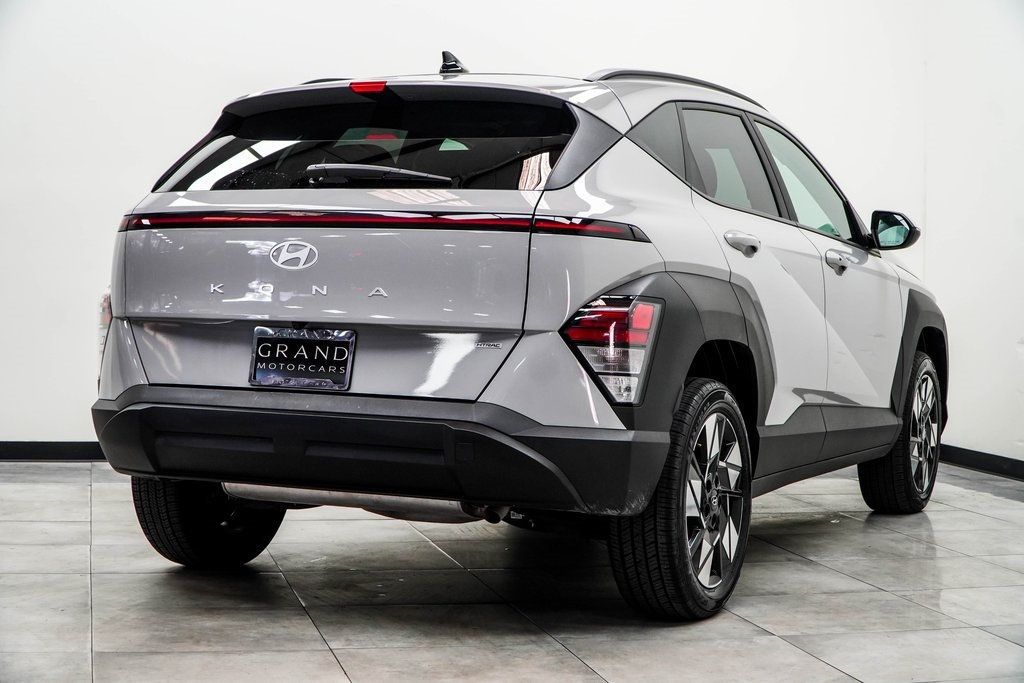 2025 Hyundai Kona SEL photo 11
