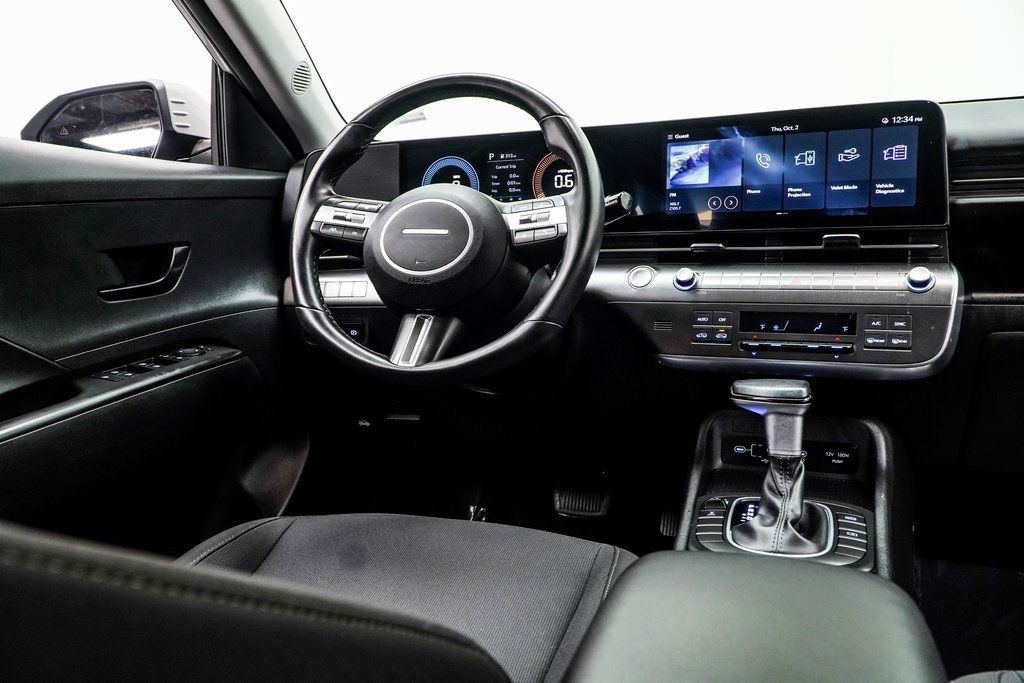 2025 Hyundai Kona SEL photo 18