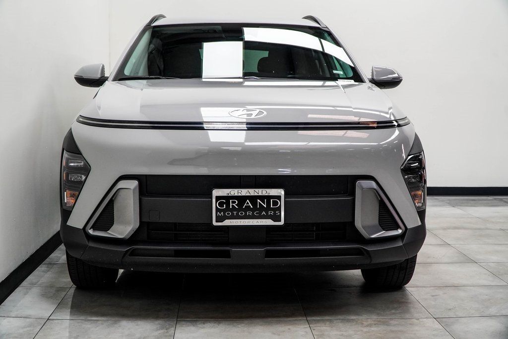 2025 Hyundai Kona SEL photo 3