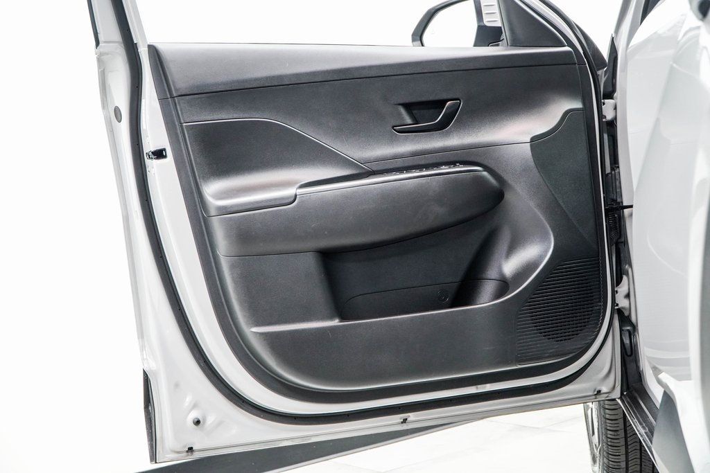 2025 Hyundai Kona SEL photo 39