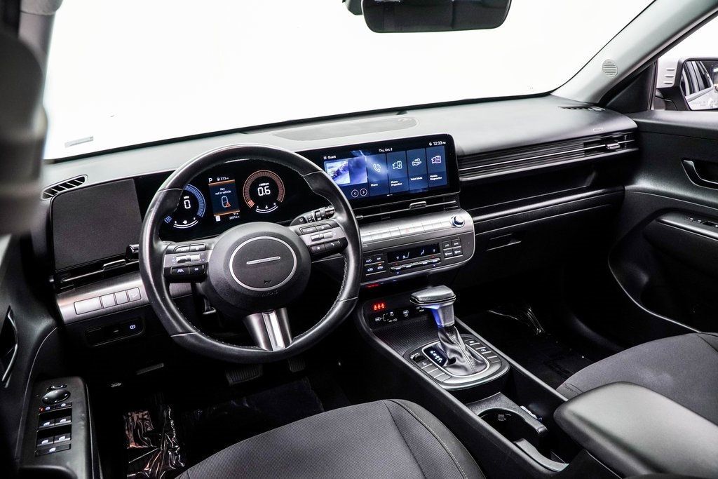 2025 Hyundai Kona SEL photo 5