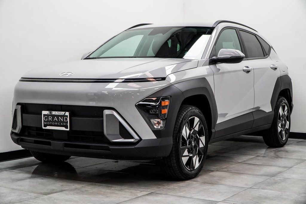 2025 Hyundai Kona SEL photo 6