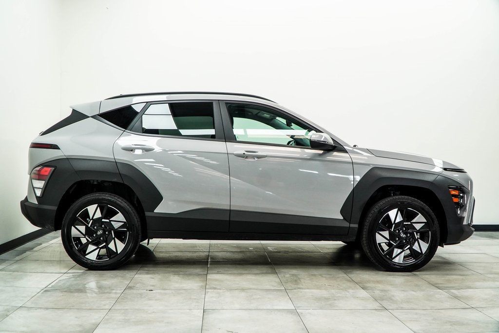 2025 Hyundai Kona SEL photo 8