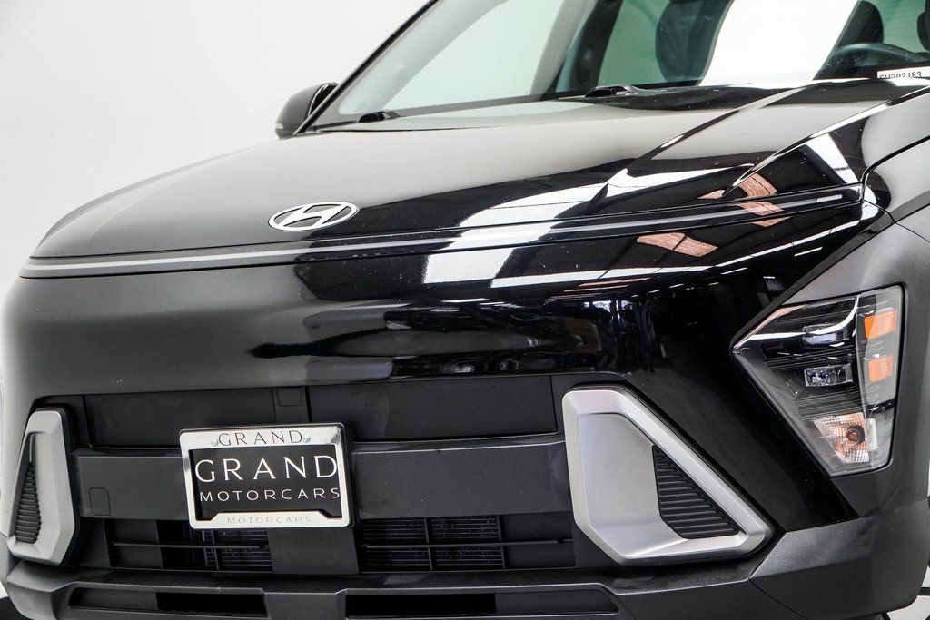 2025 Hyundai Kona SEL photo 2