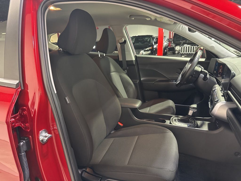 2025 Hyundai Kona SEL AWD - 22994465 - 37