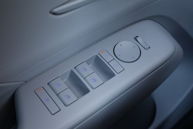 2025 Hyundai Kona SEL AWD - 22972607 - 30