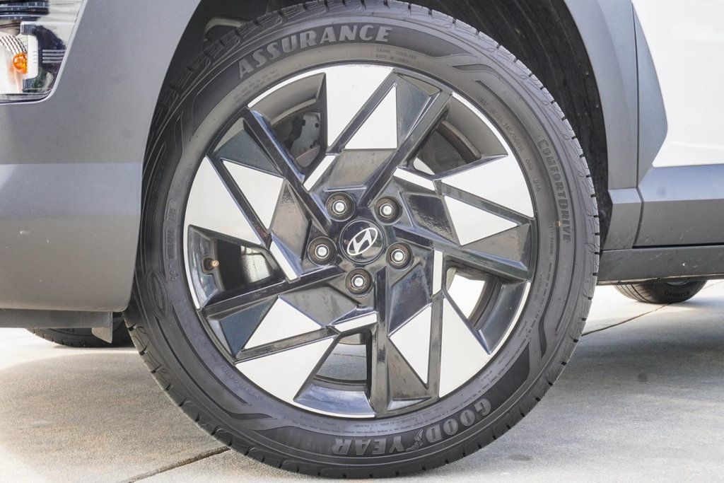 2025 Hyundai Kona SEL photo 2