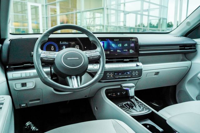 2025 Hyundai Kona SEL FWD - 22940234 - 4