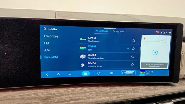 2025 Hyundai Santa Fe Hybrid Calligraphy AWD (34 mpg)  - 22981386 - 15