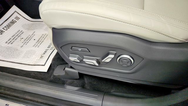 2025 Hyundai Santa Fe Hybrid Calligraphy AWD w/ Tow Hitch - 23016231 - 11