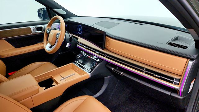 2025 Hyundai Santa Fe Hybrid Limited (36 combined mpg) - 22974355 - 24