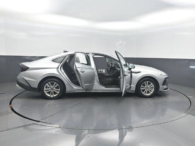 2025 Hyundai Sonata SE FWD - 23074765 - 32