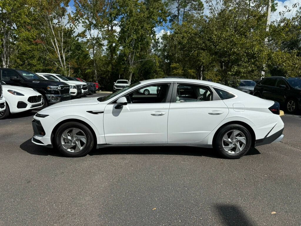 2025 Hyundai Sonata SE photo 2