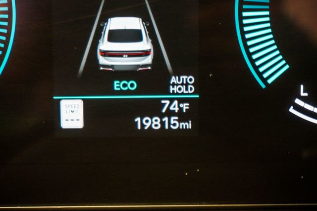 2025 Hyundai Sonata Hybrid SEL FWD - 22993557 - 29