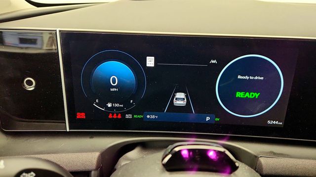 2025 Hyundai Tucson Hybrid Limited AWD w/ 10.25'' Touchscreen Display - 23000134 - 13