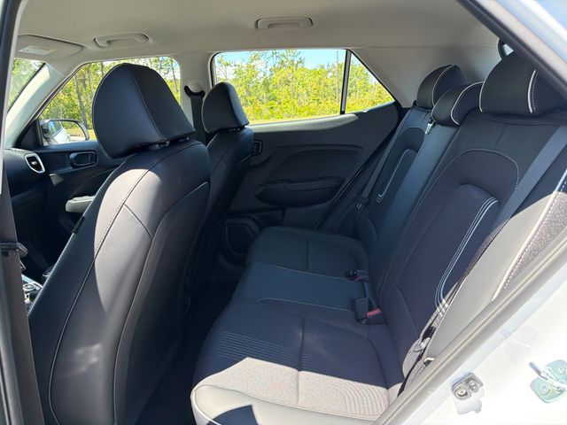 2025 Hyundai Venue LIMITED - 23015053 - 11
