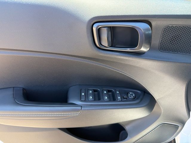2025 Hyundai Venue LIMITED - 23015053 - 7
