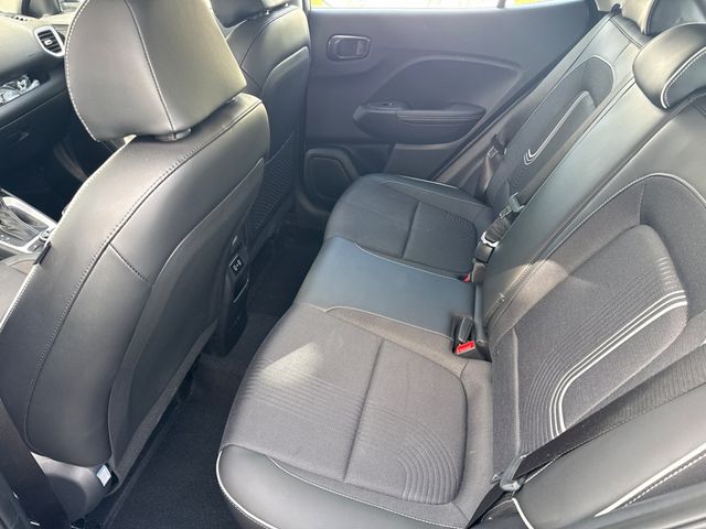2025 HYUNDAI VENUE LIMITED - 23017851 - 3
