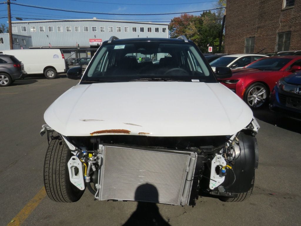 2025 Hyundai Venue Limited photo 2