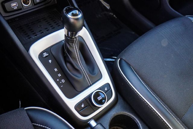 2025 Hyundai Venue Limited IVT - 23079771 - 21