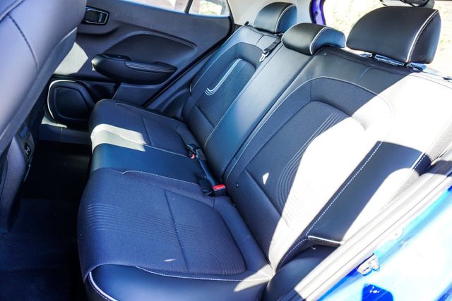 2025 Hyundai Venue Limited IVT - 23079771 - 6